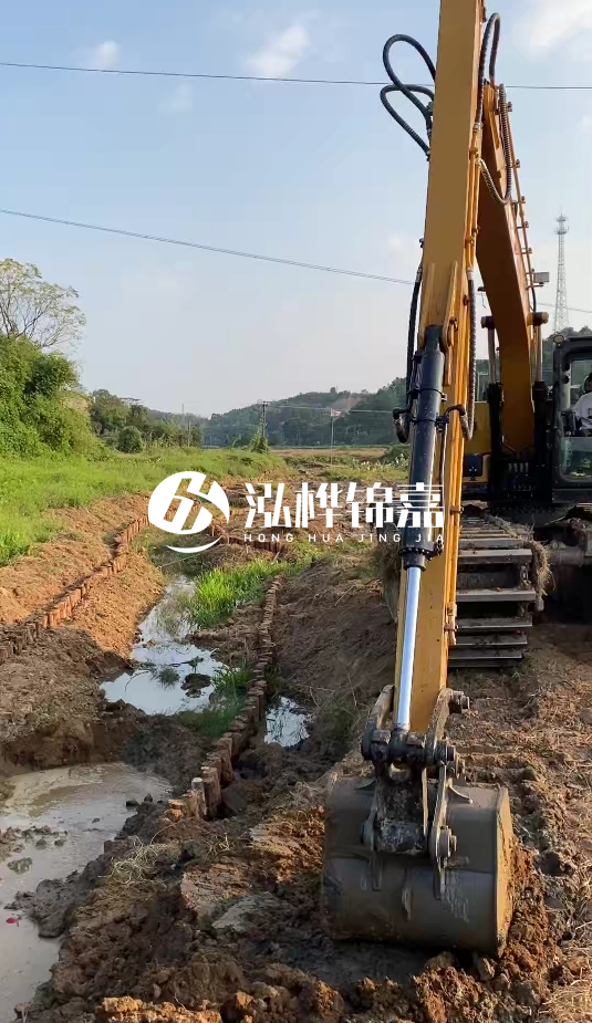 青島河道清淤專業(yè)施工-水挖機清淤適合哪些河道狀況？