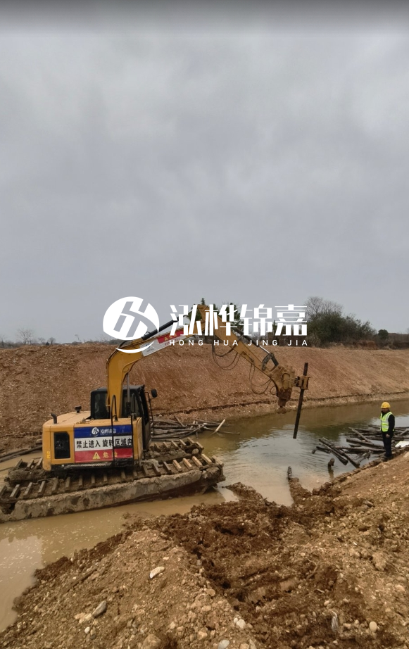 河道護坡木樁密布規(guī)范要求-河道護坡木樁多少米一根樁？